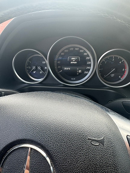 Mercedes-Benz E220 6 of 6