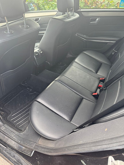 Mercedes-Benz E220 5 of 6