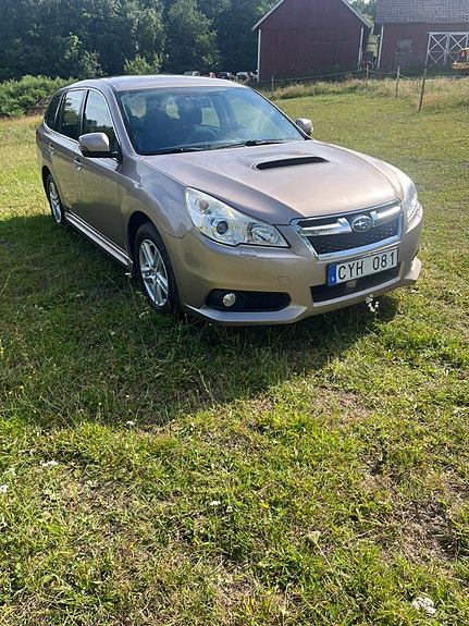 Subaru Legacy 2 of 13