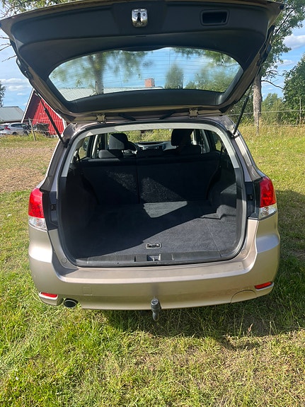 Subaru Legacy 6 of 13