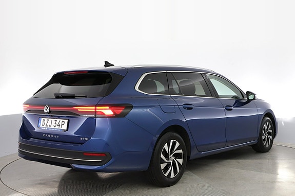 Volkswagen Passat 6 of 21