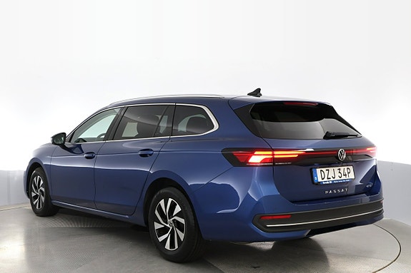Volkswagen Passat 4 of 21