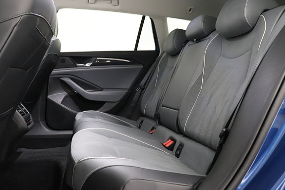 Volkswagen Passat 13 of 21