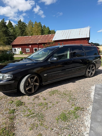 Volvo V70 2 of 8
