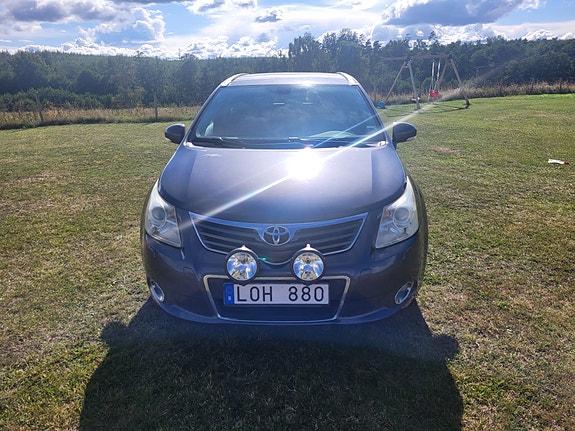 Toyota Avensis 3 of 8