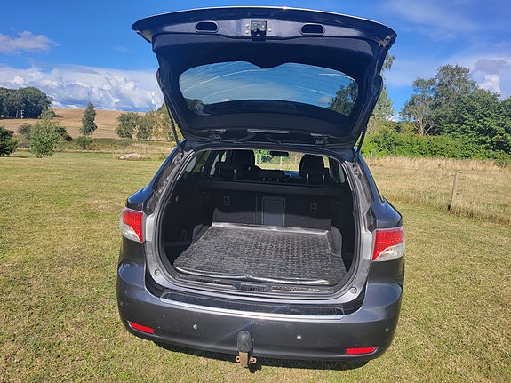 Toyota Avensis 5 of 8