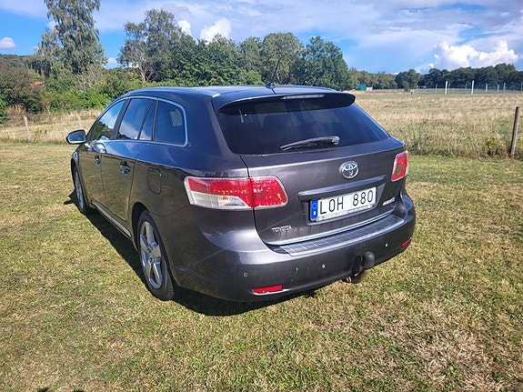 Toyota Avensis 4 of 8