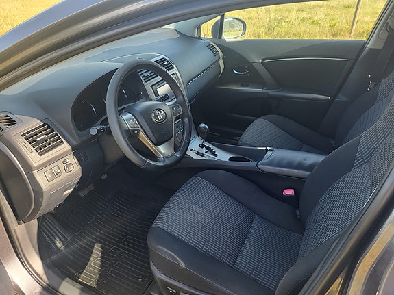 Toyota Avensis 7 of 8