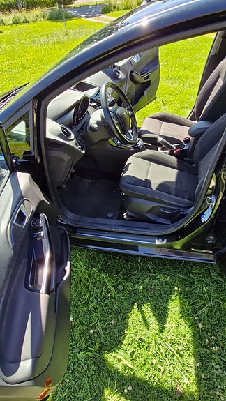 Ford Fiesta 9 of 17