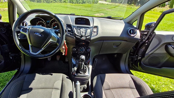Ford Fiesta 11 of 17