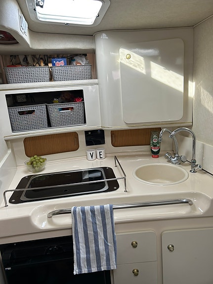 Sea Ray 290 - 97 KAD 42 Diesel 7 of 11