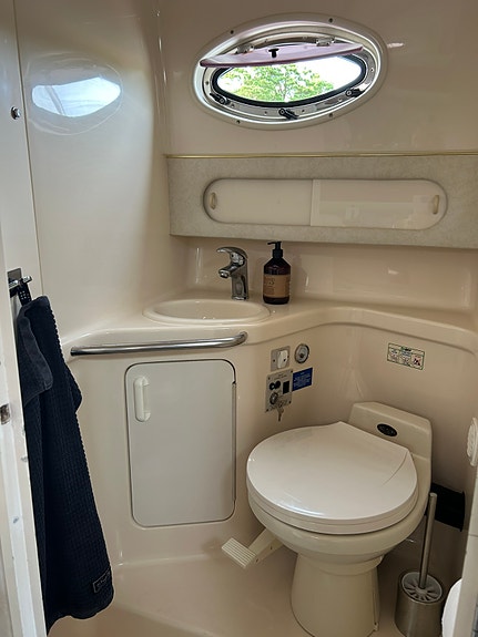 Sea Ray 290 - 97 KAD 42 Diesel 10 of 11