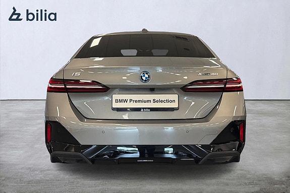 BMW i5 4 of 18