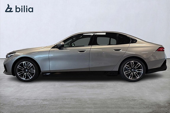 BMW i5 3 of 18