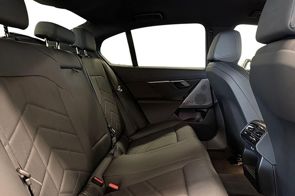 BMW i5 7 of 18