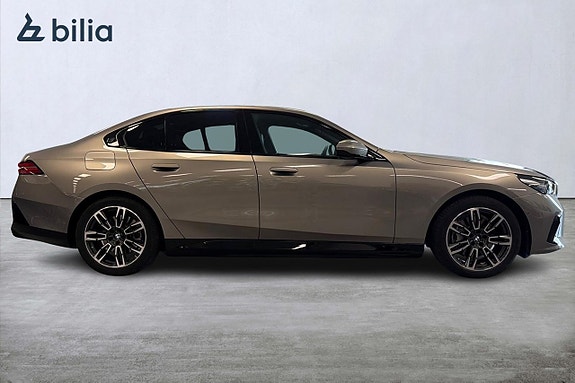 BMW i5 16 of 18