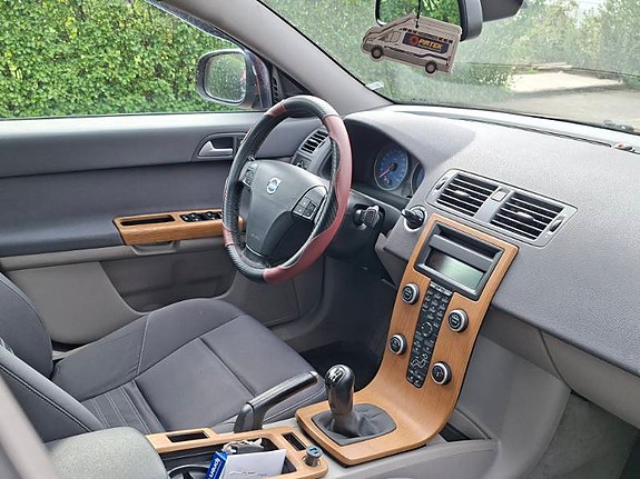 Volvo S40 5 of 5