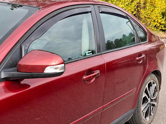 Volvo S40 3 of 5