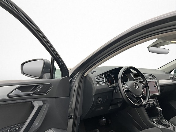 Volkswagen Tiguan 10 of 30