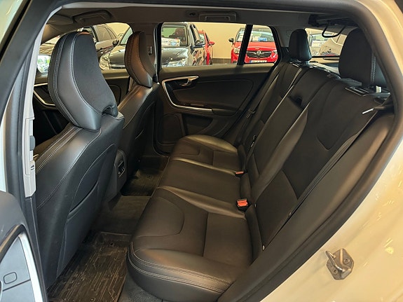 Volvo V60 Cross Country 15 of 28