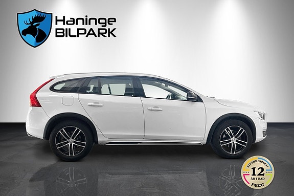 Volvo V60 Cross Country 5 of 28