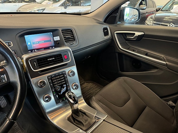 Volvo V60 Cross Country 18 of 28