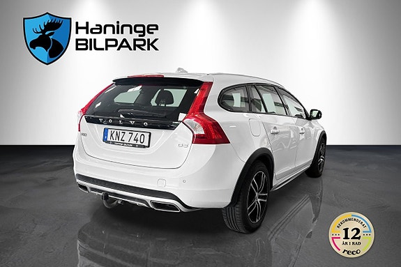 Volvo V60 Cross Country 7 of 28