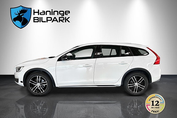 Volvo V60 Cross Country 10 of 28