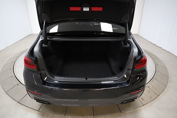 BMW M550i 14 of 26