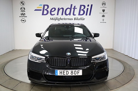 BMW M550i 3 of 26