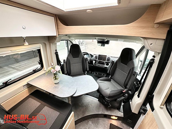 Road Car (Pössl) 640 / Solpanel / Välutrustad 2 of 22