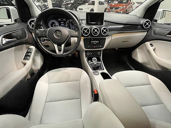 Mercedes-Benz B180 6 of 7