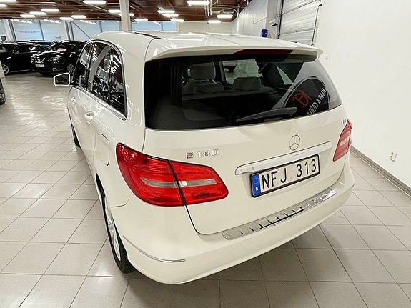 Mercedes-Benz B180 3 of 7