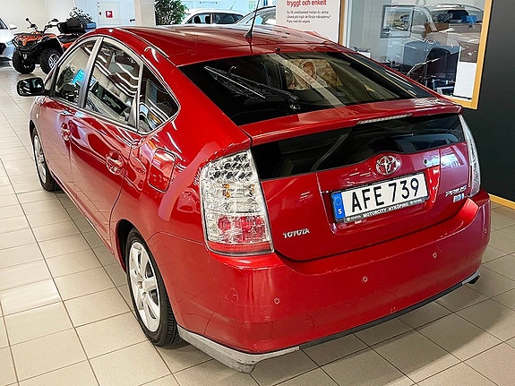 Toyota Prius 2 of 6