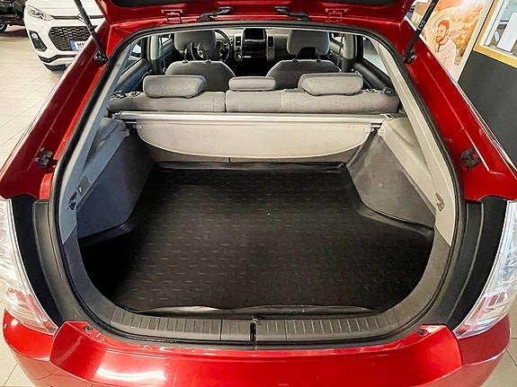 Toyota Prius 6 of 6