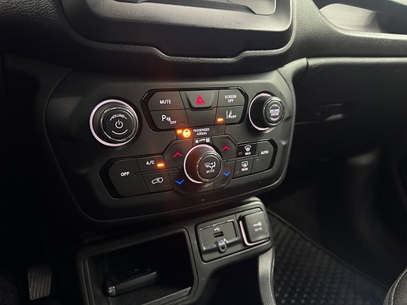 Jeep Renegade 14 of 16
