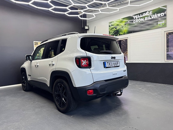 Jeep Renegade 4 of 16