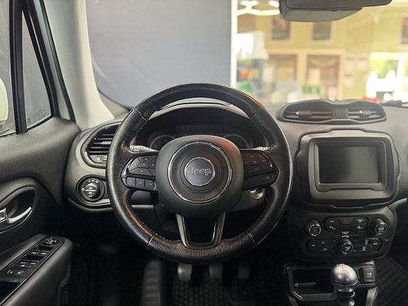 Jeep Renegade 11 of 16