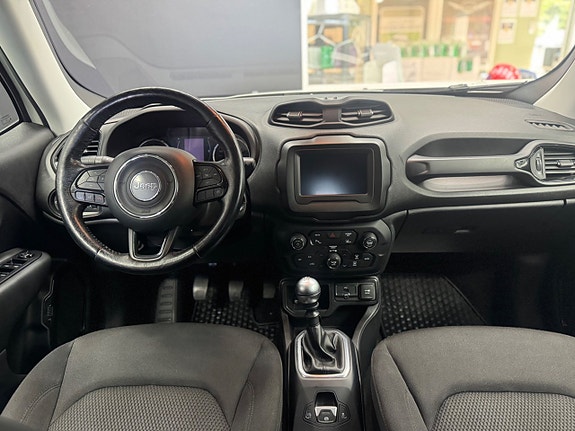 Jeep Renegade 9 of 16