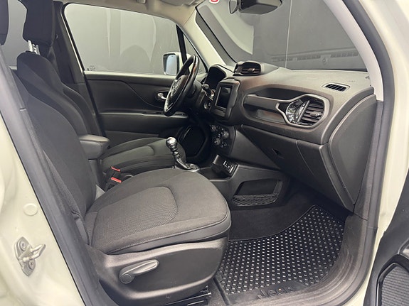 Jeep Renegade 12 of 16