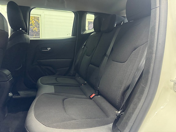 Jeep Renegade 8 of 16