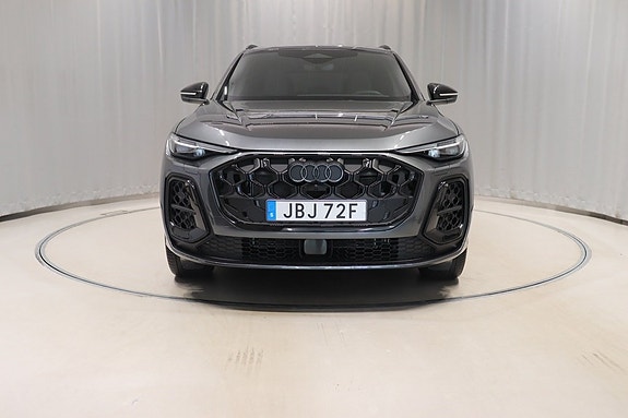 Audi Q5 2 of 11