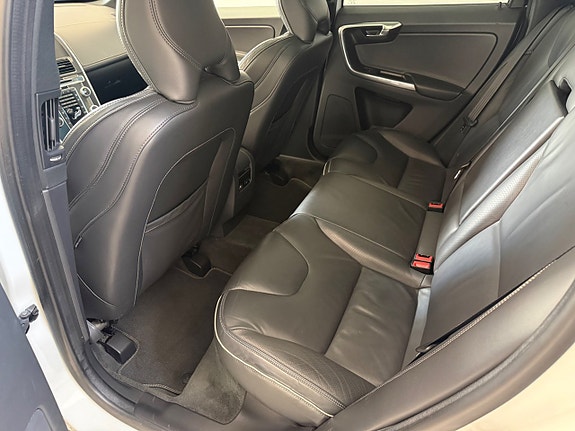 Volvo XC60 8 of 21