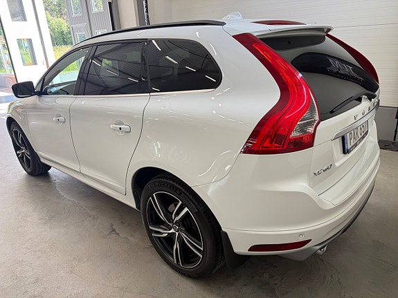 Volvo XC60 2 of 21