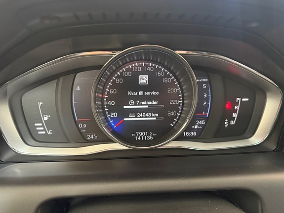 Volvo XC60 13 of 21