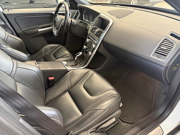 Volvo XC60 9 of 21
