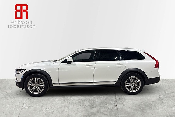 Volvo V90 Cross Country 2 of 6