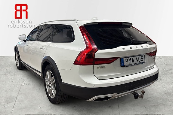 Volvo V90 Cross Country 3 of 6