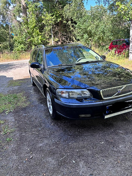 Volvo V70 2 of 8