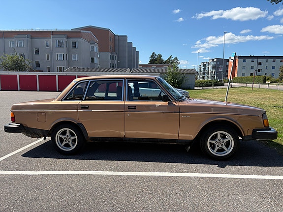 Volvo 244 6 of 10